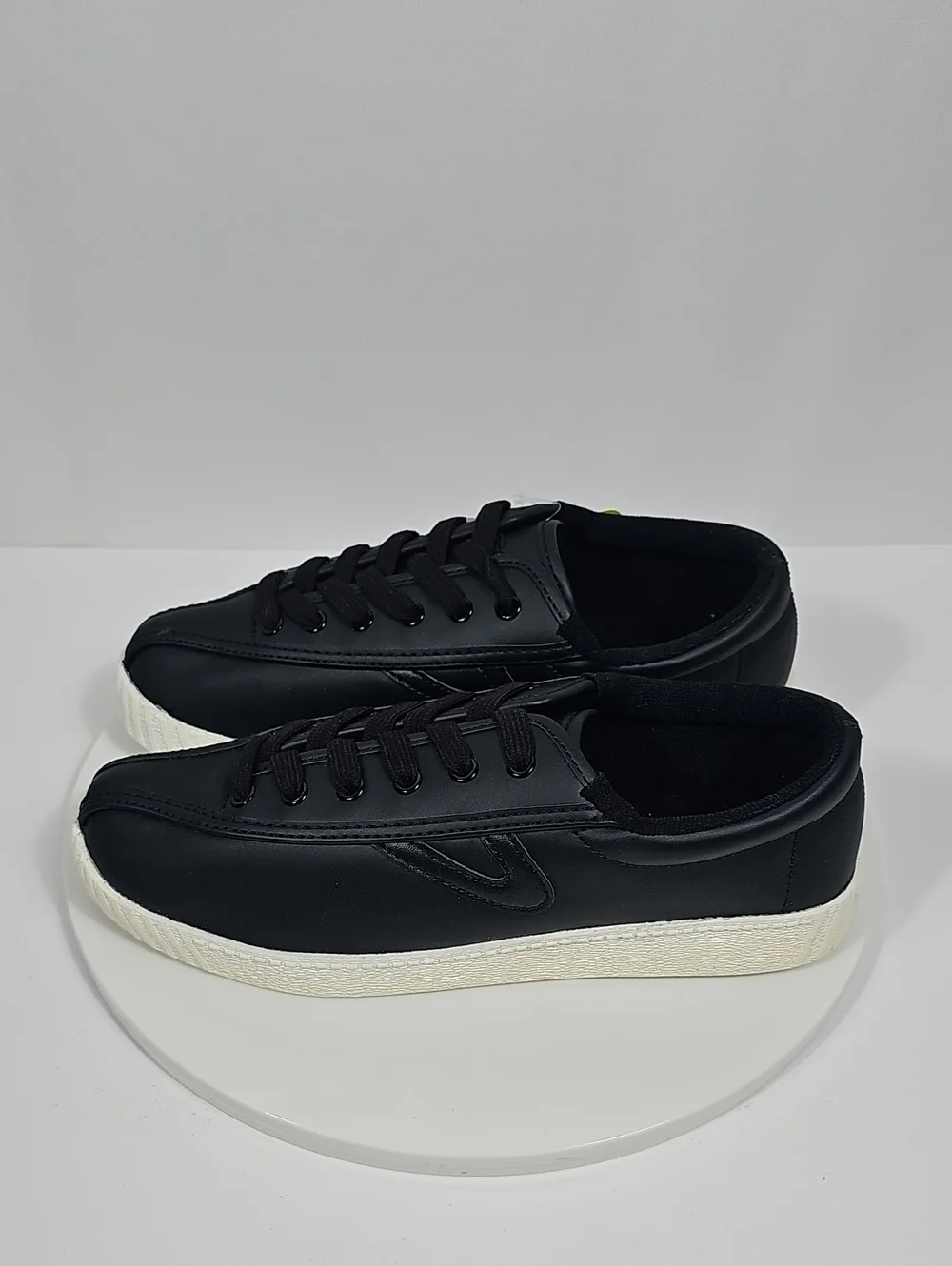 Tretorn Nylite PU Black Faux Leather Low Top Sneakers Ortholite NWT 7.5 Scandi